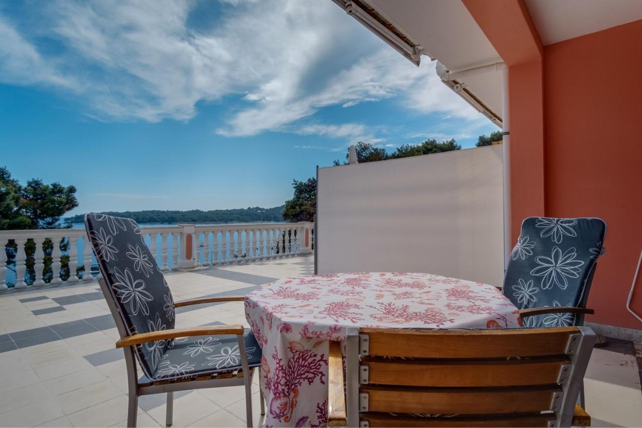 Apartments Villa Julija マリ・ロシニュ エクステリア 写真