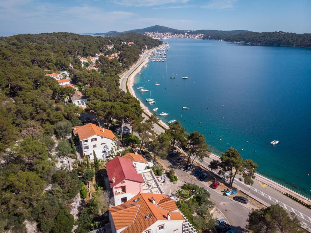 Apartments Villa Julija マリ・ロシニュ エクステリア 写真