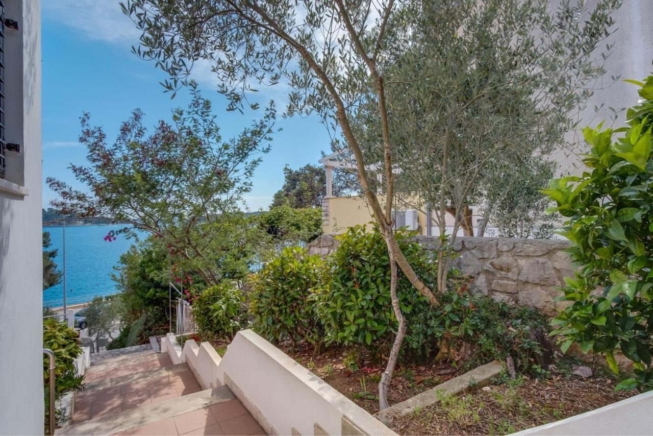 Apartments Villa Julija マリ・ロシニュ エクステリア 写真