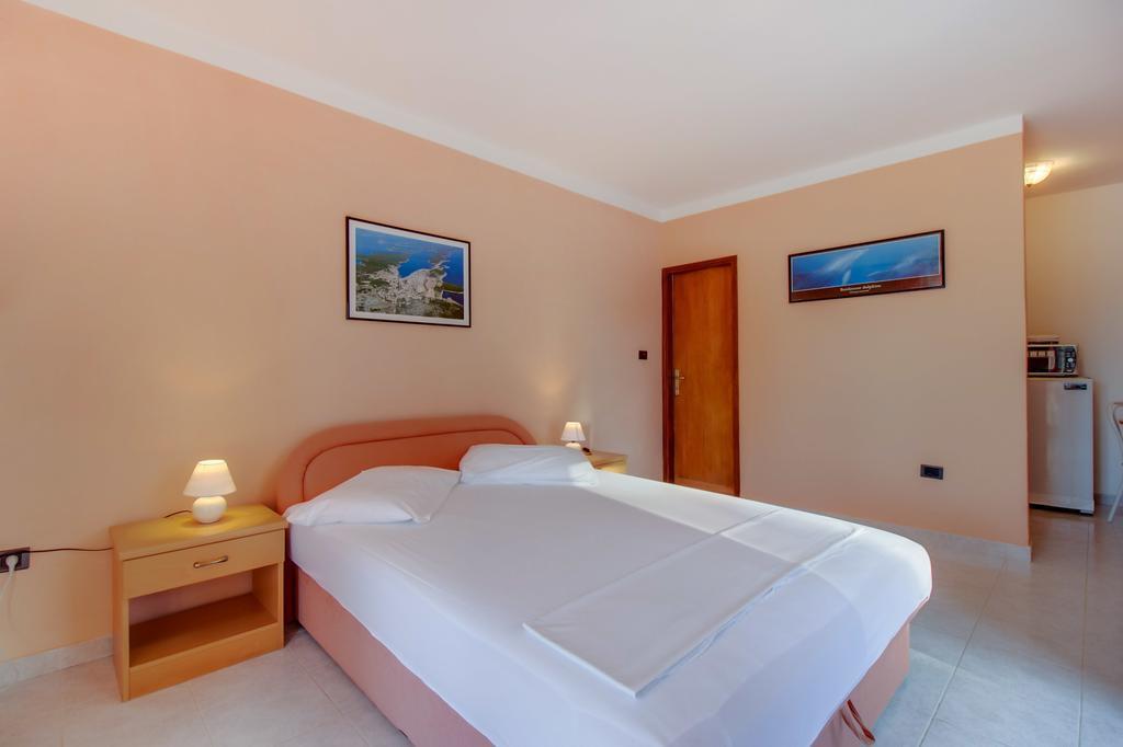 Apartments Villa Julija マリ・ロシニュ 部屋 写真