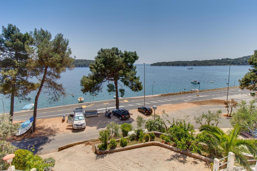 Apartments Villa Julija マリ・ロシニュ エクステリア 写真