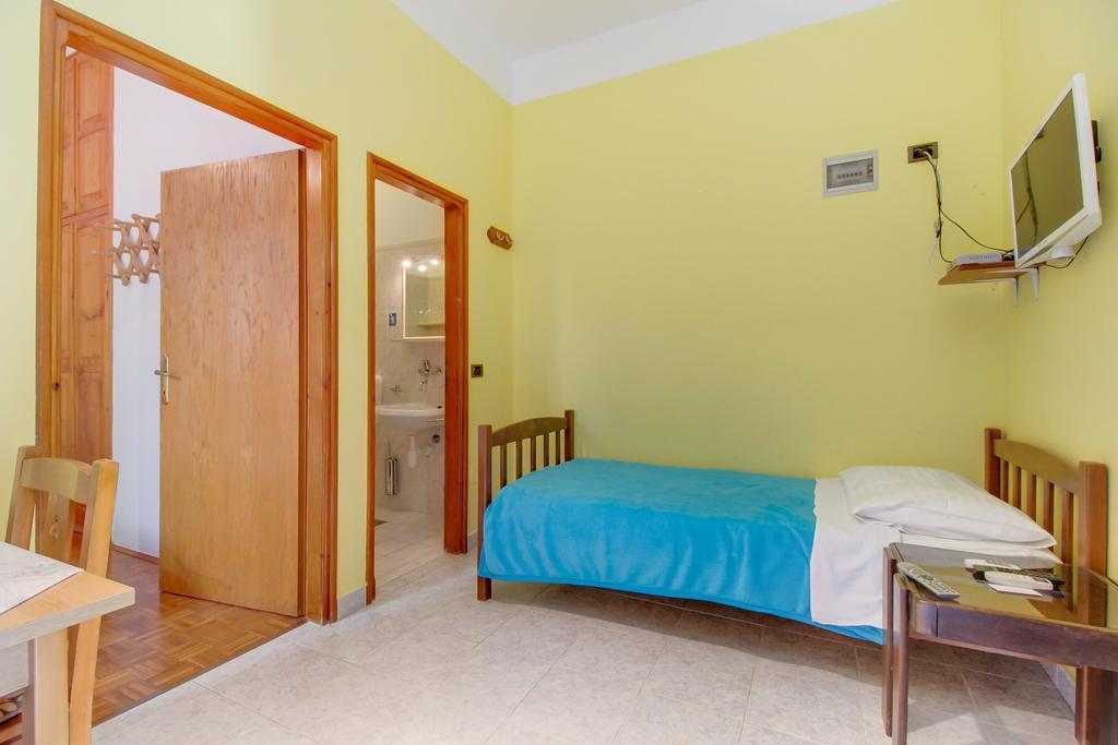 Apartments Villa Julija マリ・ロシニュ 部屋 写真