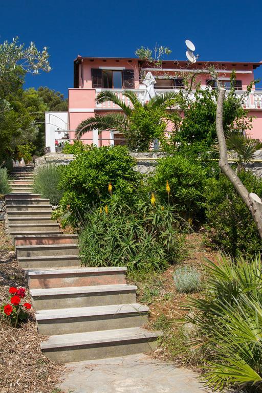 Apartments Villa Julija マリ・ロシニュ エクステリア 写真