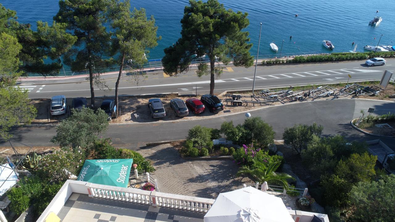 Apartments Villa Julija マリ・ロシニュ エクステリア 写真