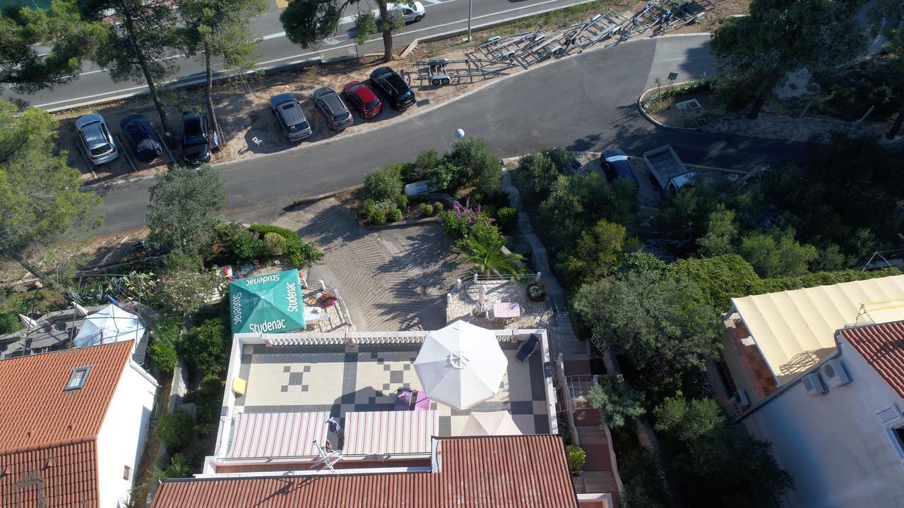Apartments Villa Julija マリ・ロシニュ エクステリア 写真