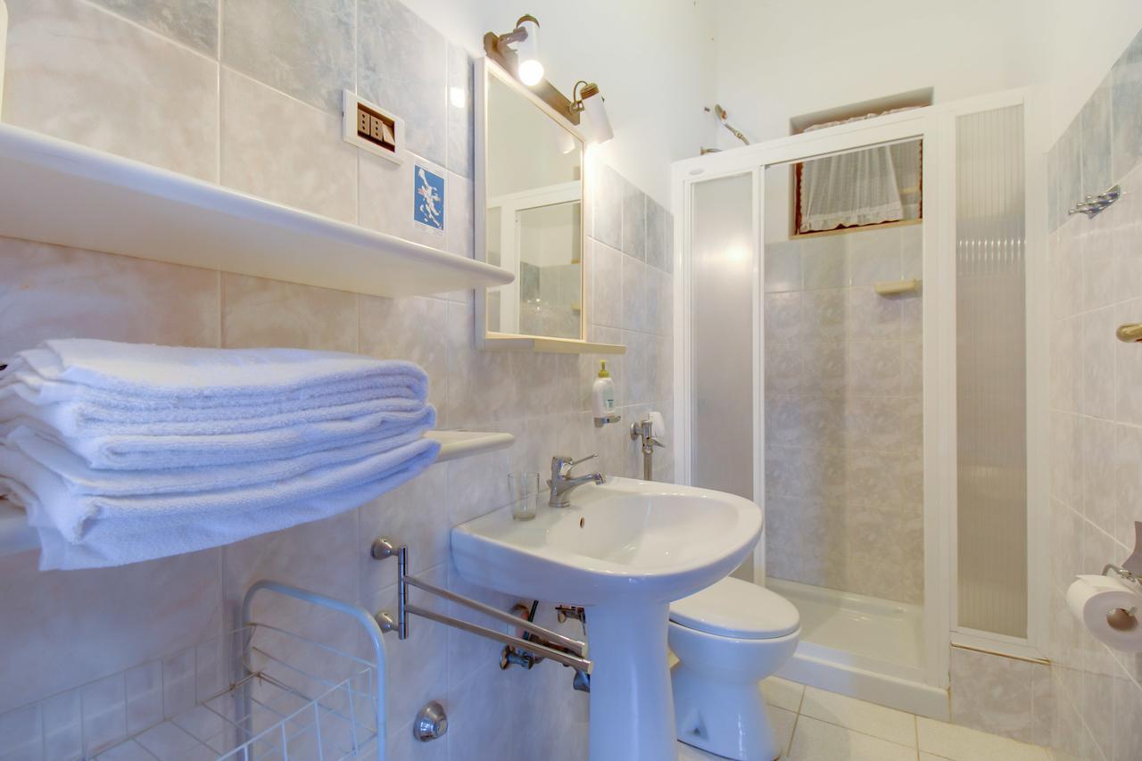 Apartments Villa Julija マリ・ロシニュ エクステリア 写真