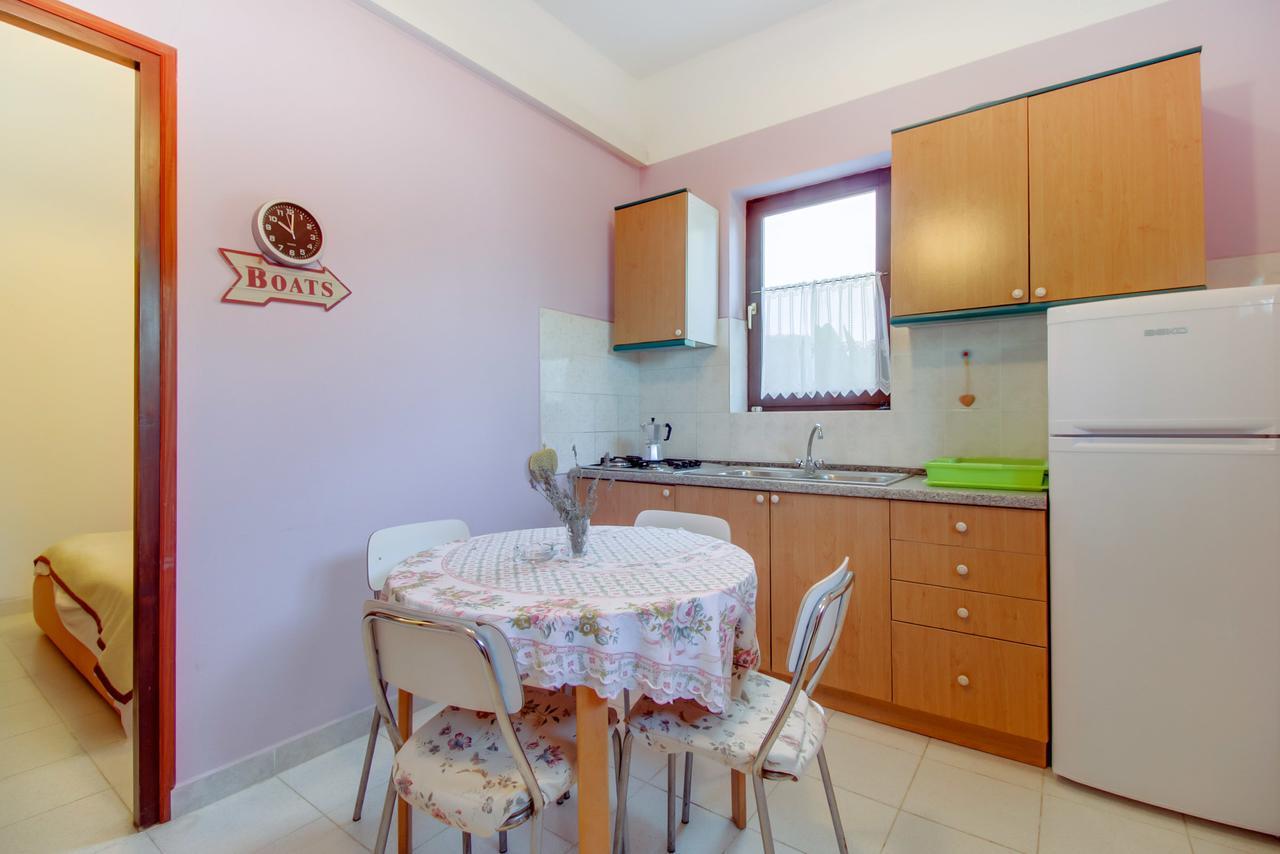 Apartments Villa Julija マリ・ロシニュ エクステリア 写真